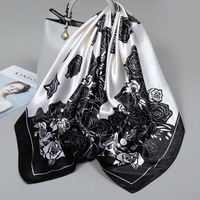 Syal Persegi Besar 90cm Bandana Satin Poliester Mewah Motif Geometris Bernapas untuk Musim Semi dan Musim Panas, Hijab Wanita