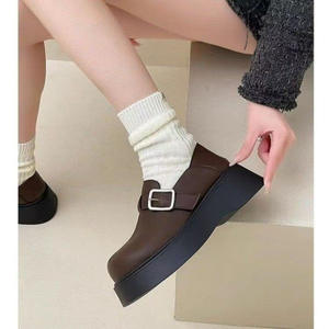 2025 primavera Retro Negro estilo británico zapatos planos de cuero pequeños para mujer zapatos individuales versátiles con fondo grueso nueva colección - Product Image 1