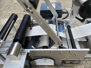 Machine d'étiquetage de table semi-automatique manuelle CHENGXIANG avec moteur PLC pour bouteilles en verre/métal, écran tactile, boissons, produits chimiques - Product Image 4