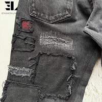 Pantalon en jean évasé LARSUR personnalisé avec appliques brodées, déchirures, rivets et coutures à la main, coupe bootcut