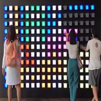 Écran mural interactif lumineux Netflix avec musique pour parcs de trampolines et centres commerciaux
