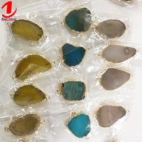 Vente en gros, Offre Spéciale : Tranches de cristal de quartz géode naturel, Tranches d'agate noire et bleue, Tranches colorées à bord doré, Écologique Oneby ZZ0070002