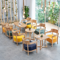 Meubles de restaurant modernes d'usine Foshan café cuir bois massif siège unique canapé tabouret Table chaise combinaison