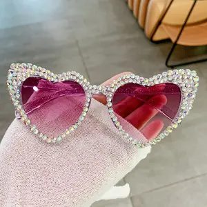 2024 New Arrival Windproof Personalized Party Shades Glasses Love Heart Shaped Diamond Vintage Frame Sunglasses