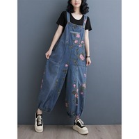 Nouvelle collection Printemps-Été 2026 : Salopette en jean rétro à imprimé floral pour femme, multi-poches, coupe ballon ample, chic et décontractée.