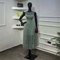 Robe midi plissée élégante sans manches pour femme, col rond, tissu à sequins, taille ajustée, pour soirée, mariage, cocktail