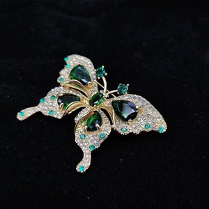 5.7cm Golden Crystal Butterfly Broche Esmeralda Rhinestone Mulheres Meninas Corsage Badges Garment Jóias Ornamentos Presentes de Casamento - Product Image 4