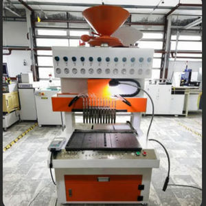 מכונת ייצור לוגו תלת-ממדית מסיליקון על בגדים, בדים, ביגוד, חולצות טי/מכונת עיצוב תוויות מסיליקון נוזלי/מכונת ייצור טלאי גומי - Product Image 1