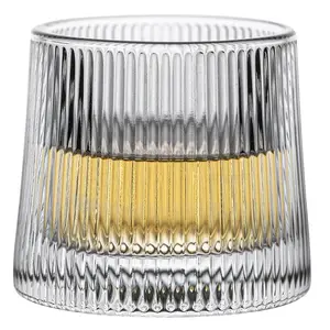 バーボンカクテル用のカスタム昔ながらの回転ウイスキーガラス回転可能なタンブラークリスタルグラスカップ