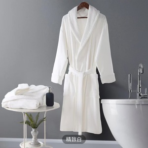 Peignoir d'hôtel cinq étoiles 100% coton satiné épais col en V blanc ODM longueur genou avec cordon de serrage séchage rapide très romantique - Product Image 3