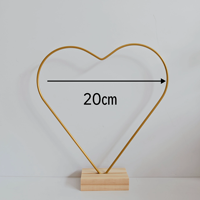 Centre de table floral en métal avec support pour anneaux et supports de table