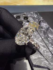 Anillo de Platino de Lujo para Mujer con Detalles de Diamantes, Diseño Contemporáneo y Elegante, Opción de Joyería Perfecta para Compromiso o Aniversario - Product Image 6