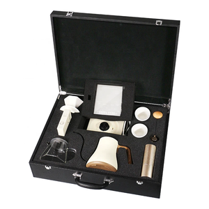 Kit Premium per Caffè Macinato a Mano con Custodia <span class=keywords><strong>in</strong></span> Pelle PU, Bollitore Elettrico, Macinacaffè Manuale, Set 9-<span class=keywords><strong>in</strong></span>-1 <span class=keywords><strong>in</strong></span> Confezione Regalo Aziendale per Clienti - Product Image 3