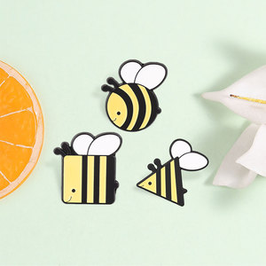Ensemble de broches en émail géométriques mignonnes en forme d'abeille, rondes, carrées et triangulaires, pour la décoration de sacs à dos - Product Image 1