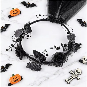 Accessoire de costume d'Halloween Pafu : Serre-tête gothique floral noir avec roses artificielles et papillons, voile en tulle sombre gothique - Product Image 2