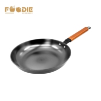 Poêle à frire en fonte légère, nitridée, sans revêtement, non toxique, sans PFAS, antiadhésive, avec manche en bois – Vente en gros