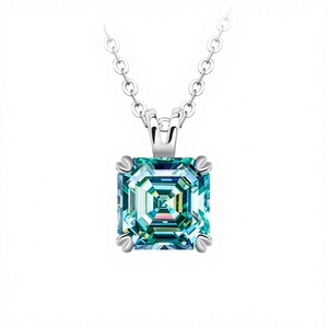 GIGAJEWE Collier pendentif en moissanite taille Asscher couleur cyan 2,0 carats 7 mm, plaqué argent 925 et or 18 carats, avec chaîne à maillons et sertissage griffe - Product Image 3
