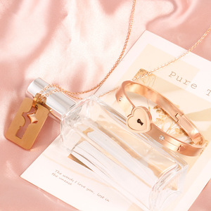 Delicado Juego de Joyas para Pareja con Candado de Corazón de Acero Inoxidable Chapado en Oro y Circonita para el Día de San Valentín - Product Image 5