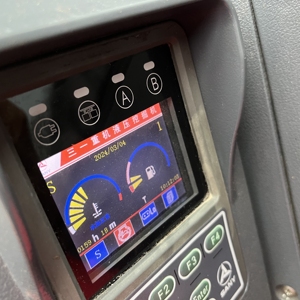 Mini-excavatrice sur chenilles Sany 60C d'occasion en excellent état, capacité 6 tonnes, moteur, pompe, boîte de vitesses et roulements 90% neufs pour vidéo - Product Image 4