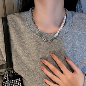 Collar de perlas Estilo de nicho para mujer Diseño de lujo accesible Moda elegante Cadena de clavícula Collar Cadena de cuentas - Product Image 4
