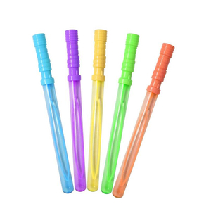 Échantillon Jouet soufflant personnalisé 37cm Nouveau jouet à <span class=keywords><strong>bulles</strong></span> géant en plastique <span class=keywords><strong>de</strong></span> dessin animé chaud Bâton à <span class=keywords><strong>bulles</strong></span> <span class=keywords><strong>de</strong></span> <span class=keywords><strong>savon</strong></span> Jeu <span class=keywords><strong>de</strong></span> fête en plein air pour enfants - Product Image 5