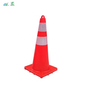Cône de signalisation routière réfléchissant en PVC de 700 mm de haut avec anneau pour la sécurité routière – Produit essentiel d'avertissement pour la sécurité des voies publiques - Product Image 1