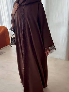 Abaya ouverte de style <span class=keywords><strong>cardigan</strong></span> en dentelle délicate et patchwork personnalisée Loriya pour femmes musulmanes, mode islamique modeste de Dubaï - Product Image 5