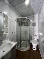 Maison conteneur préfabriquée mobile extensible de 20 pieds et 40 pieds avec salon, cuisine et chambre pour hôtels et commerces