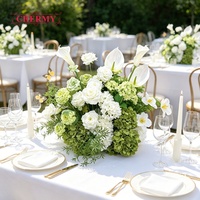 Chemin de table en fleurs artificielles roses en gros, centre de table en soie mélangée de lys et de roses pour la décoration de tables de jardin, de mariages et d'hôtels