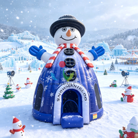 Château gonflable dôme robuste avec thème bonhomme de neige en chapeau noir pour la location d'événements de Noël, de festivals et de carnavals