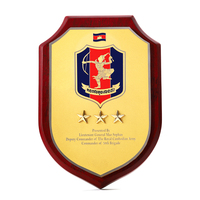 Fabricant personnalisé Excellent médaillon en métal anniversaire plaque de bouclier en bois médailles avec boîte cadeau