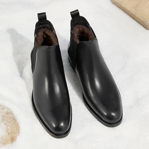 Bottes Martin en cuir de vachette à semelle épaisse, fermeture éclair latérale en cuir véritable, motifs sculptés à la main de style anglais - Product Image 1