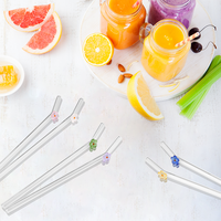 Vente en gros de paille en verre écologique et réutilisable de 8*200mm paille en verre design fleur colorée papillon paille transparente pliée pour jus
