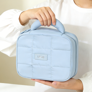 Sac de maquillage portable en polyester personnalisé, sac de maquillage de voyage avec poignée et fermeture éclair - Product Image 2