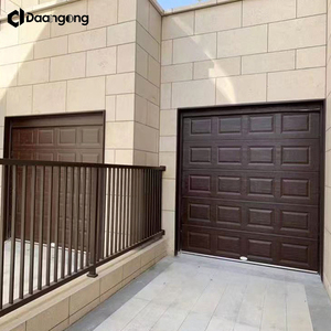 Puerta Seccional de Aluminio con Acabado de Madera para Garaje, con Control Remoto, Aislamiento Térmico y Bisagras Resistentes para Villas - Product Image 4