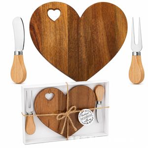 Planche à fromage en bois d'acacia en forme de cœur avec ensemble couteau et fourchette pour servir fruits, pain et gâteaux - Product Image 1