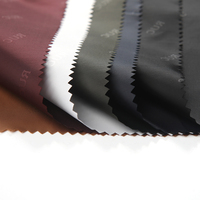 Tissu en taffetas de polyester 290T haute densité avec logo personnalisé en relief pour sacs de vêtements, tentes et doublures intérieures