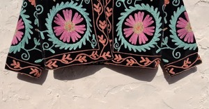 เสื้อโค้ทผ้ากำมะหยี่ปักลายซูซานี, เสื้อโค้ทฤดูหนาวซูซานี, เสื้อแจ็คเก็ตสั้นผู้หญิง, เสื้อแจ็คเก็ตปักมือ, ของขวัญสไตล์โบฮีเมียนและฮิปปี้ - Product Image 4