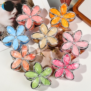 Nouvelle pince à cheveux style Ins en plumeria, finition électroplaquée, indispensable pour les vacances d'été et le quotidien, parfaite pour la plage. - Product Image 5