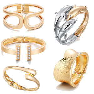 Grand bracelet fantaisie en or, bijou de style vintage, pas de ternissement, pas cher, en promotion - Product Image 1