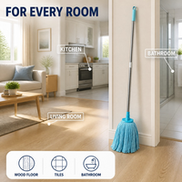 Mopa de microfibra de dos secciones con mango de acero inoxidable desmontable, borde ondulado de color blanco, hebras de alta absorción y lazo para colgar.