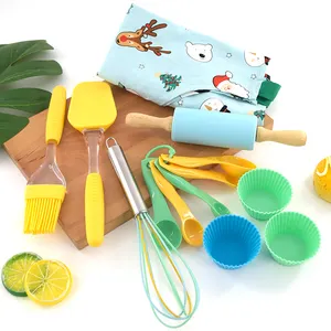Kit da Forno Ecologico per Bambini con Oltre 12 Pezzi, Grembiule, Mattarello, Spatola in Silicone, Pennello, Frusta, Stampi per Torte per Natale - Product Image 5