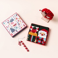 Vente en gros de chaussettes de Noël rouges mignonnes en dessin animé 3D pour femmes chaussettes de Nouvel An dans une boîte-cadeau