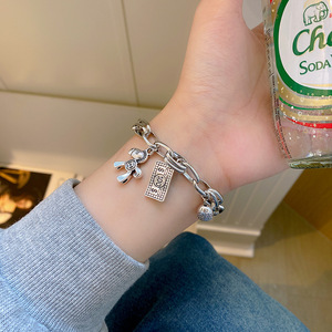 สร้อยข้อมือจี้รูปม้าสไตล์เรโทรฮิปฮอปสำหรับผู้หญิงสาวๆ สร้อยข้อมือแบบเรียบง่าย สร้อยข้อมือแฟชั่น เครื่องประดับ - Product Image 2