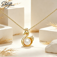 Collar con Colgante de Cisne, Chapado en Oro de 18K, Resistente al Deslustre, con Perla de Imitación, Cadena Delicada, Joyería Shiyi SY