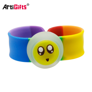 Pulsera de silicona de encargo barato emoji silicona bofetada Led pulsera - Product Image 4