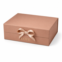 Luxe Valentijnsdag rigid giftbox met gouden folie LOVE hot stamping, matte laminatie, opklapbaar, op maat gemaakte verpakking voor sieraden en cosmetica