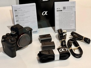 Appareil photo numérique reflex numérique HFT Professional Alpha <span class=keywords><strong>A7</strong></span> <span class=keywords><strong>IV</strong></span> plein format, vidéo 4K UHD, capteur CMOS, carte SD, écran HD 3,0 pouces, garantie 1 an - Product Image 2