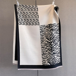 Chal de Invierno Extra Grande con Sensación de Cachemira, 185*65cm, Bufanda Jacquard Cálida para Mujer, Suave como la Cachemira - Product Image 3