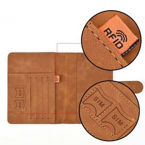 Étui de passeport en cuir PU personnalisé avec logo, portefeuille de voyage avec boucle magnétique, protection RFID, porte-passeport à bouton - Product Image 2